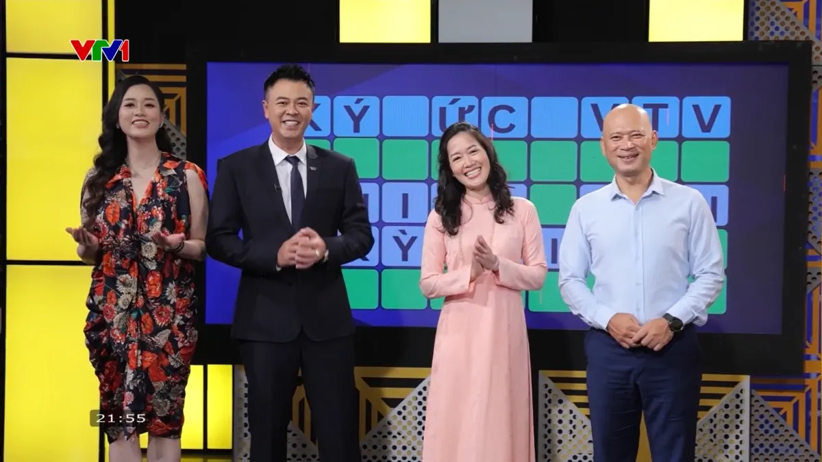 Ký ức VTV: Gameshow Chiếc nón kỳ diệu trong hồi ức MC Long Vũ và Tuấn Tú - Ảnh 1.