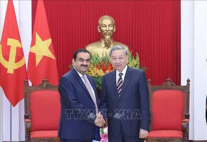 Tổng Bí thư Tô Lâm tiếp Chủ tịch Tập đoàn Adani Ấn Độ - Ảnh 1.