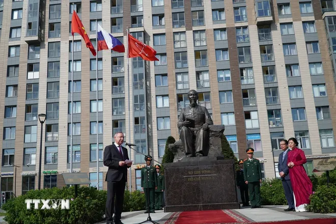 Gắn biển Quảng trường Hồ Chí Minh tại St. Petersburg, Nga- Ảnh 1.