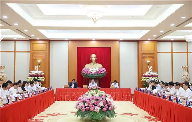 Quang cảnh buổi làm việc. Quang cảnh buổi làm việc.