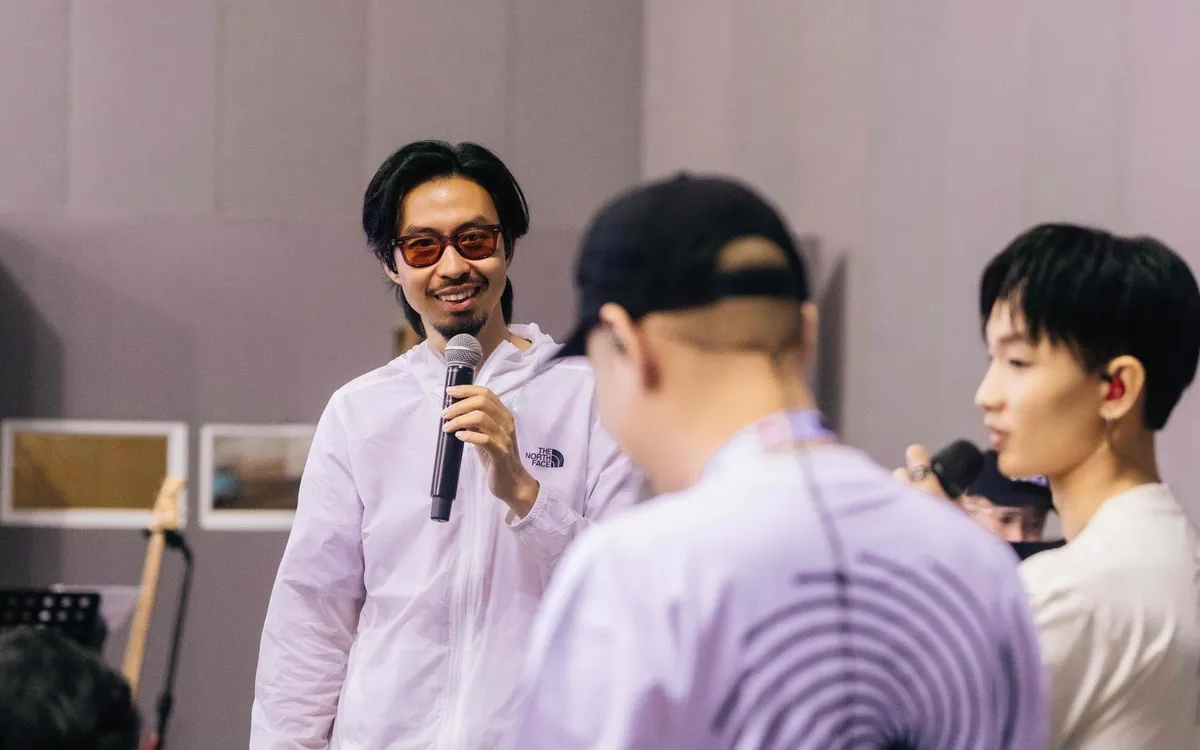 Ca khúc mới Hoàng Dũng sáng tác để hát với Đen sẽ được quay MV ngay tại concert Xoay tròn vào ngày 2/8. (Ảnh: NVCC)