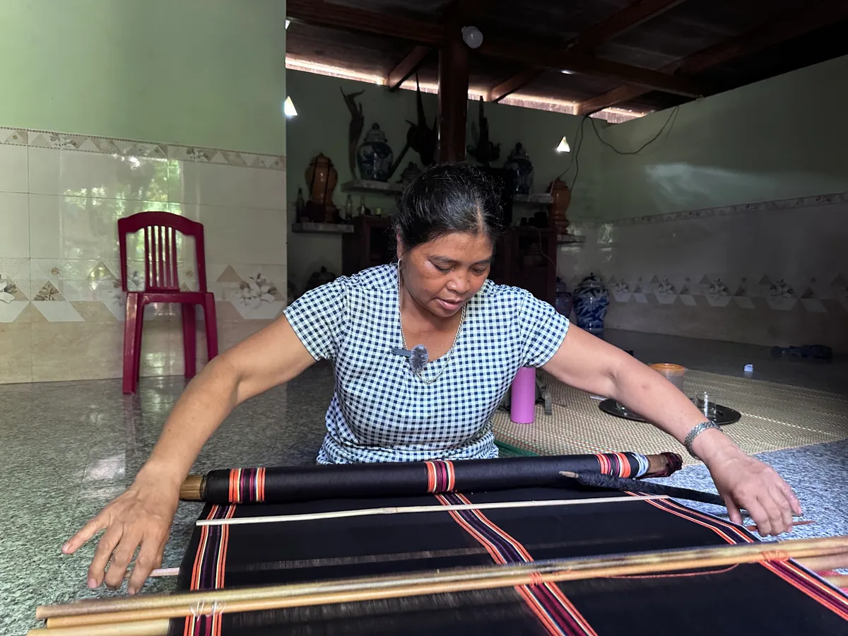 T&acirc;y tiến - H&agrave;nh tr&igrave;nh xuy&ecirc;n m&acirc;y, dệt nắng- Ảnh 6.