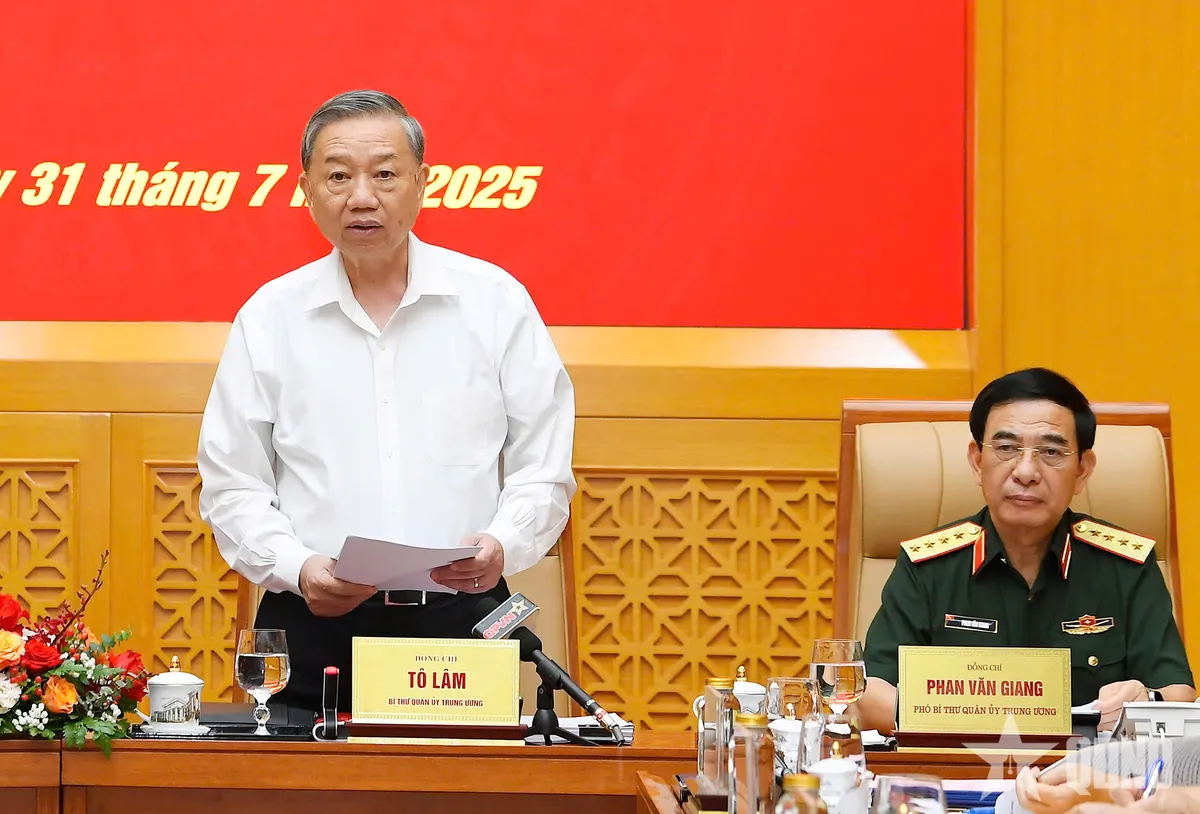 Tổng Bí thư Tô Lâm, Bí thư Quân ủy Trung ương phát biểu chỉ đạo, định hướng nhiều nội dung quan trọng tại hội nghị. Ảnh: Quân đội Nhân dân. Tổng Bí thư Tô Lâm, Bí thư Quân ủy Trung ương phát biểu chỉ đạo, định hướng nhiều nội dung quan trọng tại hội nghị. Ảnh: Quân đội Nhân dân.