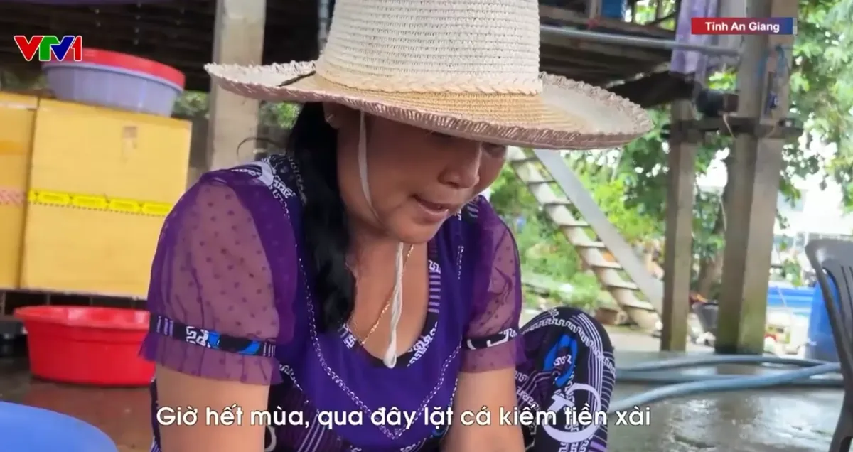 Mưu sinh theo con nước nổi đầu nguồn- Ảnh 1. Mưu sinh theo con nước nổi đầu nguồn- Ảnh 1.