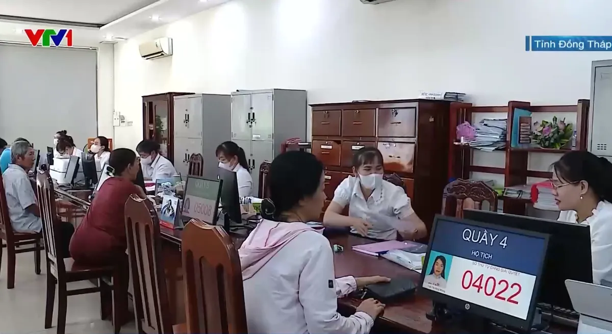 Nhiều chính sách tạo điều kiện thuận lợi, hỗ trợ cán bộ sau sắp xếp - Ảnh 1.