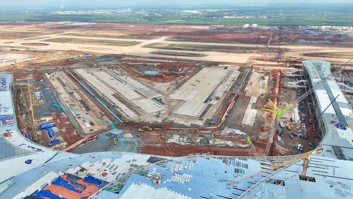 Gấp rút chuẩn bị nguồn nhân lực phục vụ sân bay Long Thành - Ảnh 1.