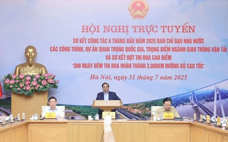Thủ tướng Phạm Minh Chính chủ trì Hội nghị trực tuyến sơ kết công tác 6 tháng đầu năm 2025 của Ban Chỉ đạo nhà nước các công trình, dự án quan trọng quốc gia, trọng điểm ngành giao thông vận tải,và sơ kết đợt thi đua cao điểm "500 ngày đêm thi đua hoàn thành 3.000 km đường bộ cao tốc" - Ảnh: VGP
Thủ tướng Phạm Minh Chính chủ trì Hội nghị trực tuyến sơ kết công tác 6 tháng đầu năm 2025 của Ban Chỉ đạo nhà nước các công trình, dự án quan trọng quốc gia, trọng điểm ngành giao thông vận tải,và sơ kết đợt thi đua cao điểm "500 ngày đêm thi đua hoàn thành 3.000 km đường bộ cao tốc" - Ảnh: VGP