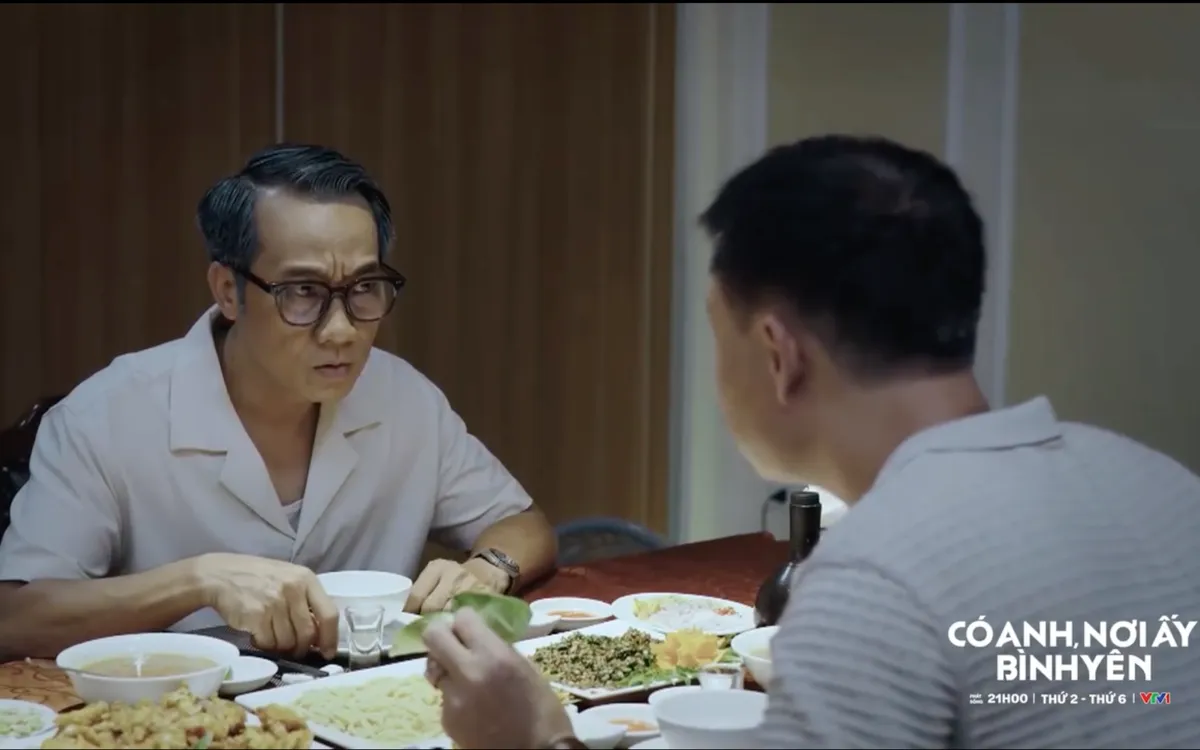 Có anh, nơi ấy bình yên - Tập 3: Chủ tịch Thứ bất ngờ bị tố cáo, Huy ráo riết truy bắt đối tượng nghiện - Ảnh 3.