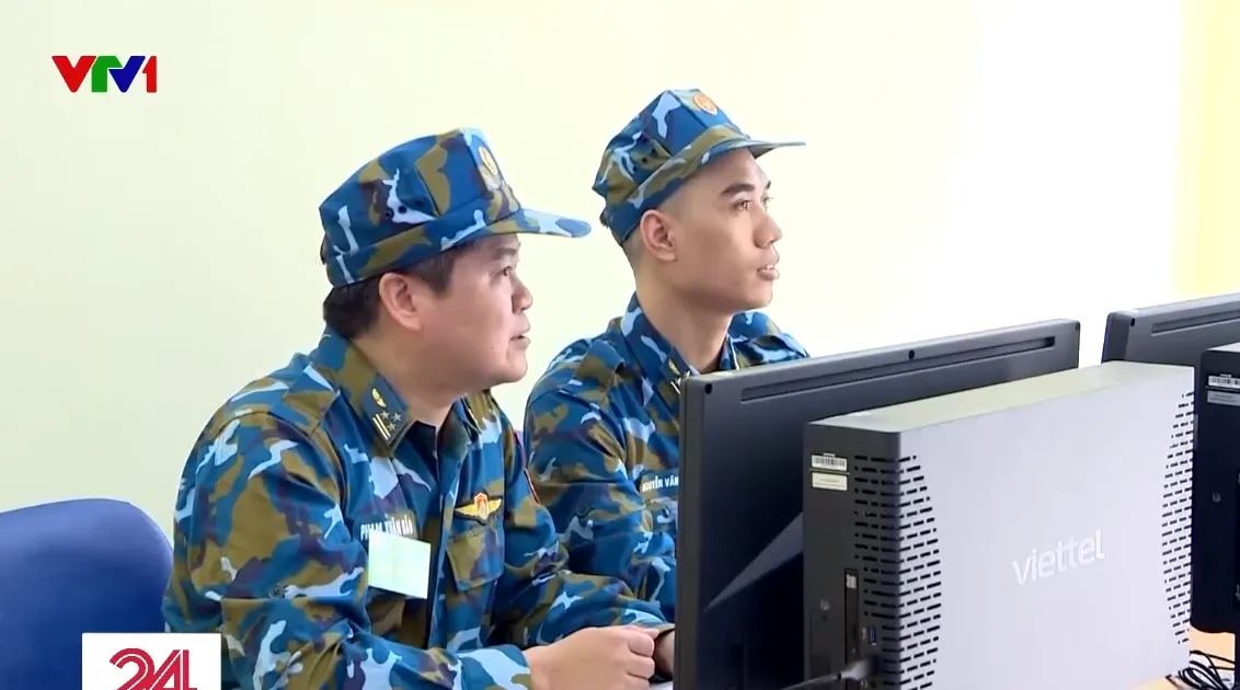 Quân chủng Phòng không - Không quân diễn tập phòng thủ, tác chiến trên không gian mạng - Ảnh 1.