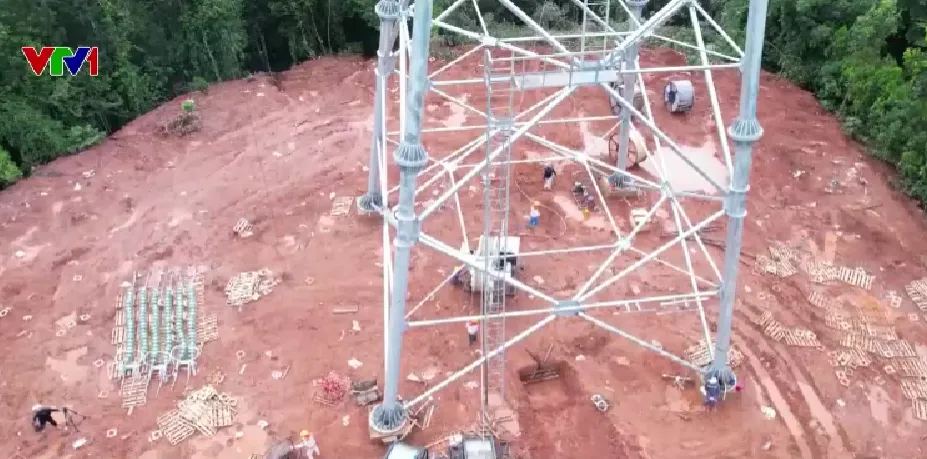 Huy động tổng lực hoàn thành đường dây 500kV Lào Cai - Vĩnh Yên dịp 19/8 - Ảnh 1.