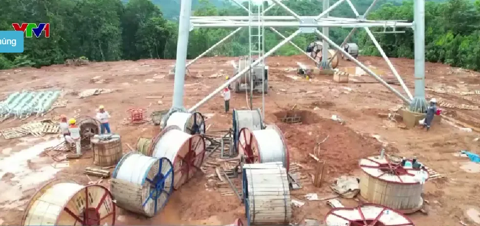 Huy động tổng lực hoàn thành đường dây 500kV Lào Cai - Vĩnh Yên dịp 19/8 - Ảnh 2.