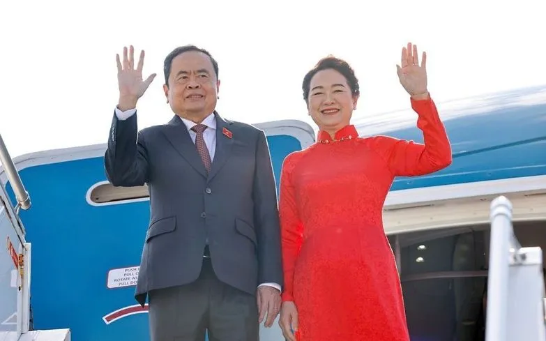 Chủ tịch Quốc hội Trần Thanh Mẫn và Phu nhân rời Geneva về nước. (Ảnh: TTXVN) Chủ tịch Quốc hội Trần Thanh Mẫn và Phu nhân rời Geneva về nước. (Ảnh: TTXVN)