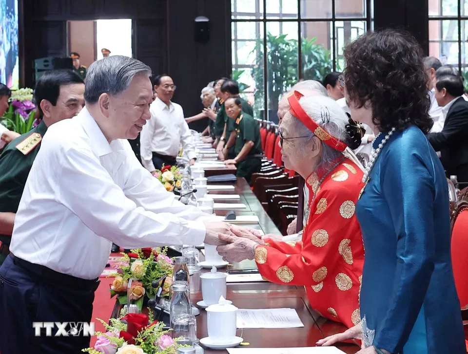 Tổng Bí thư Tô Lâm gặp mặt cán bộ lão thành cách mạng, Anh hùng lực lượng vũ trang nhân dân - Ảnh 1.