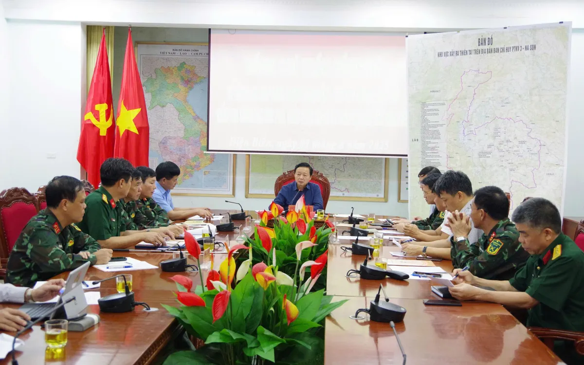Phó Thủ tướng Chính phủ Trần Hồng Hà kiểm tra công tác ứng phó, khắc phục thiên tai tại tỉnh Điện Biên. Phó Thủ tướng Chính phủ Trần Hồng Hà kiểm tra công tác ứng phó, khắc phục thiên tai tại tỉnh Điện Biên.