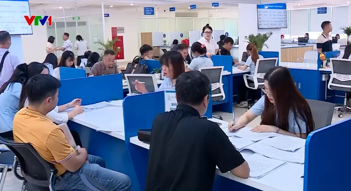 Người dân hài lòng với nhiều tiện ích khi làm thủ tục hành chính ở Hà Nội- Ảnh 1. Người dân hài lòng với nhiều tiện ích khi làm thủ tục hành chính ở Hà Nội- Ảnh 1.