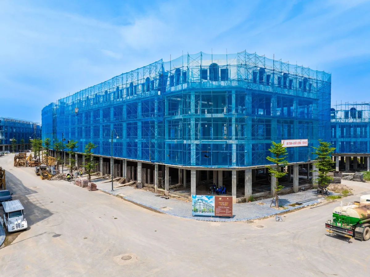 Cận cảnh tiến độ c&aacute;c dự &aacute;n trọng điểm d&ograve;ng thấp tầng Noble Palace của Sunshine Group- Ảnh 4.