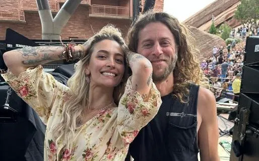 Bức ảnh với Justin Long được Paris chia sẻ trên trang cá nhân. (Ảnh: Paris Jackson Instagram)