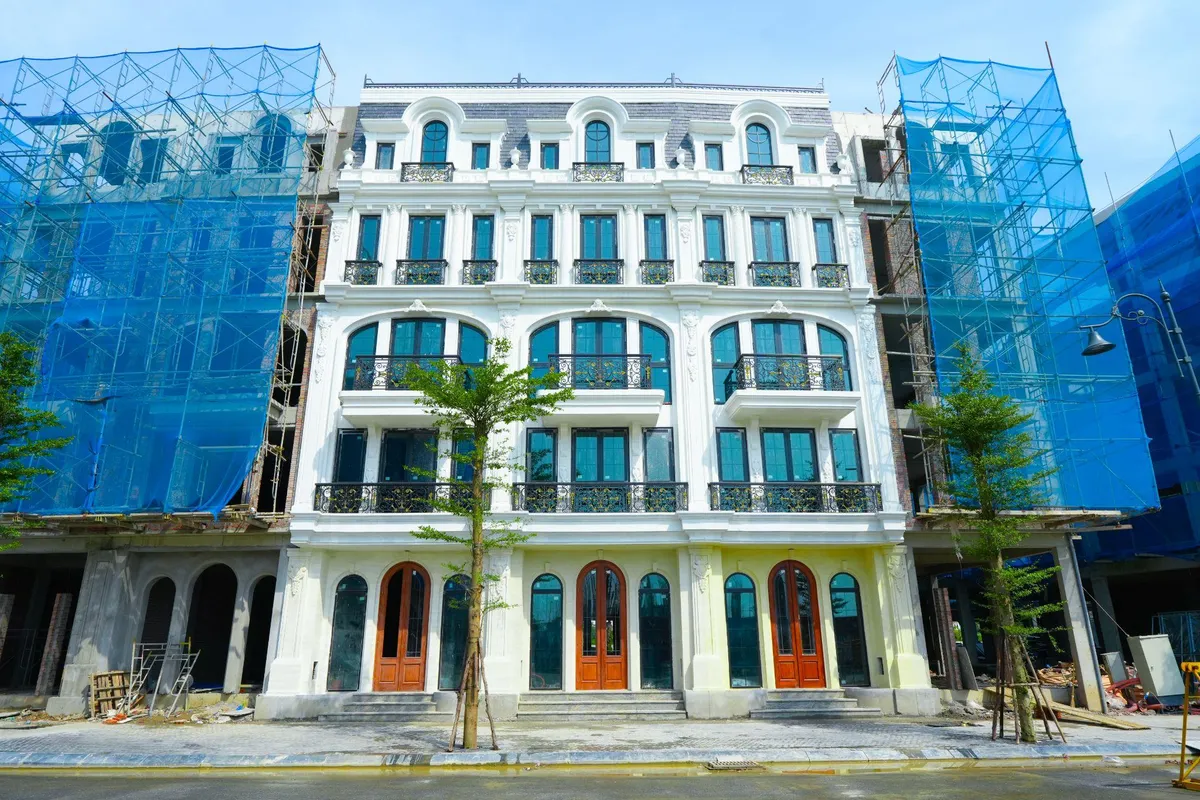 Cận cảnh tiến độ c&aacute;c dự &aacute;n trọng điểm d&ograve;ng thấp tầng Noble Palace của Sunshine Group- Ảnh 5.