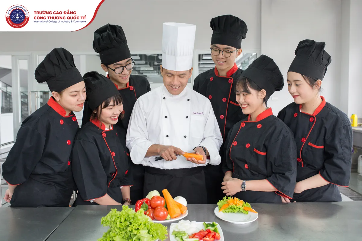 Cam kết việc làm, Cao đẳng Công thương Quốc tế được nhiều Gen Z "săn đón"  - Ảnh 1.