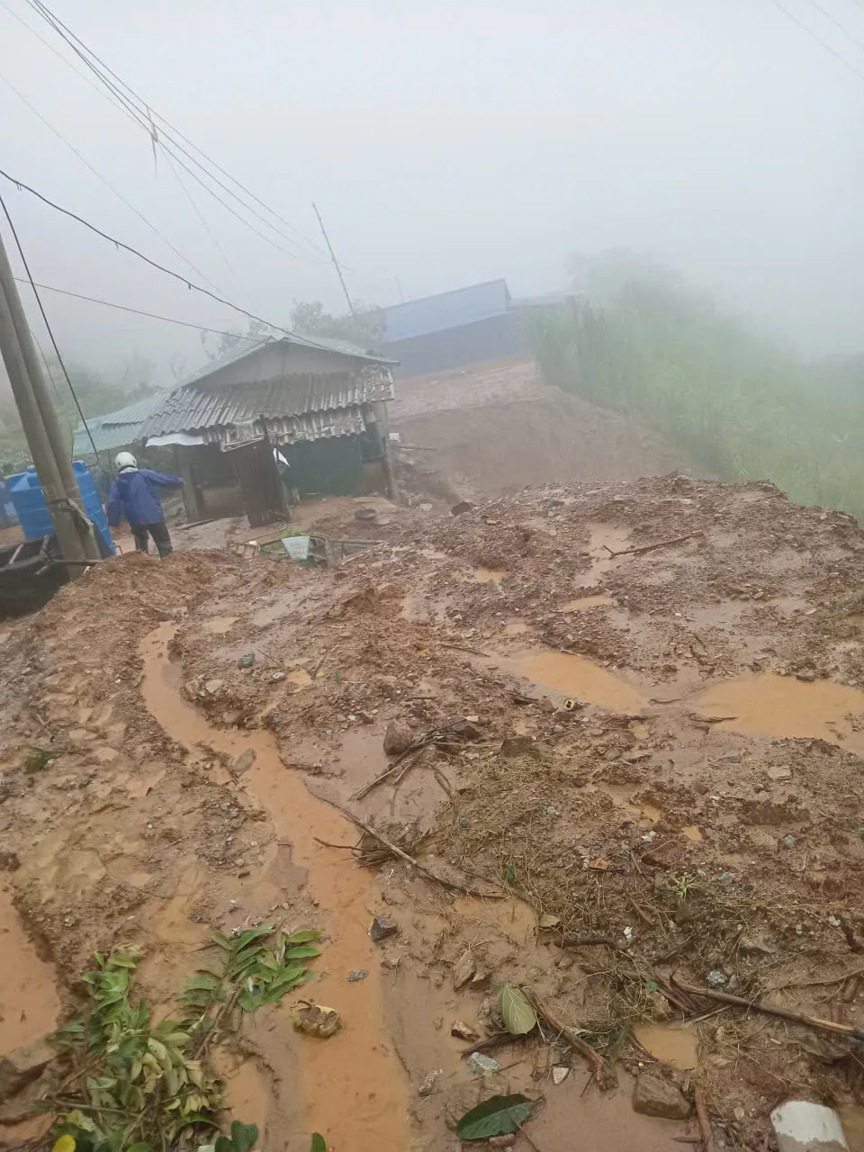Điện Biên: 11 người thương vong do mưa lũ trong đêm - Ảnh 2.