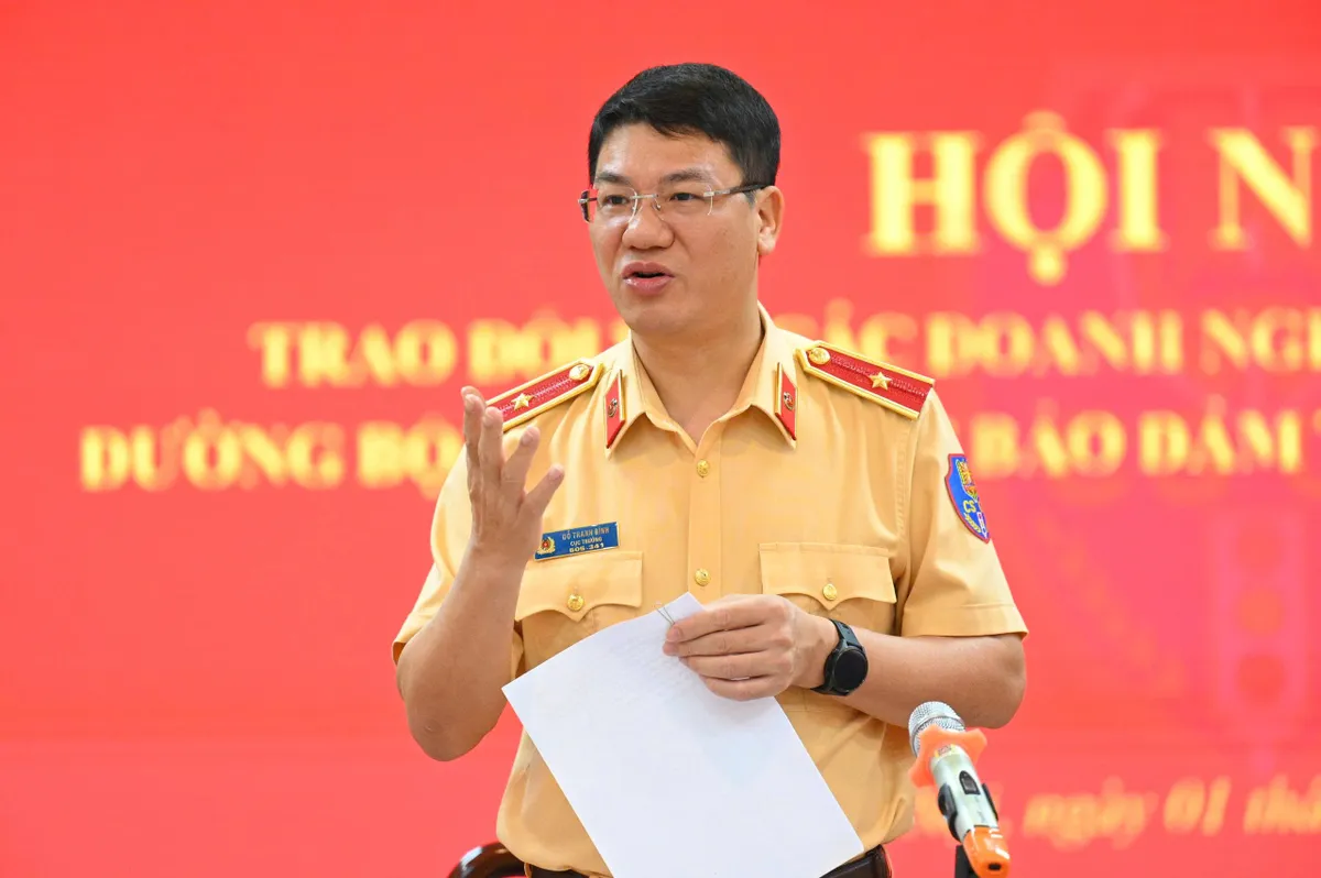 Cục trưởng Cục CSGT đối thoại với doanh nghiệp kinh doanh vận tải đường bộ nhằm kéo giảm TNGT - Ảnh 1.