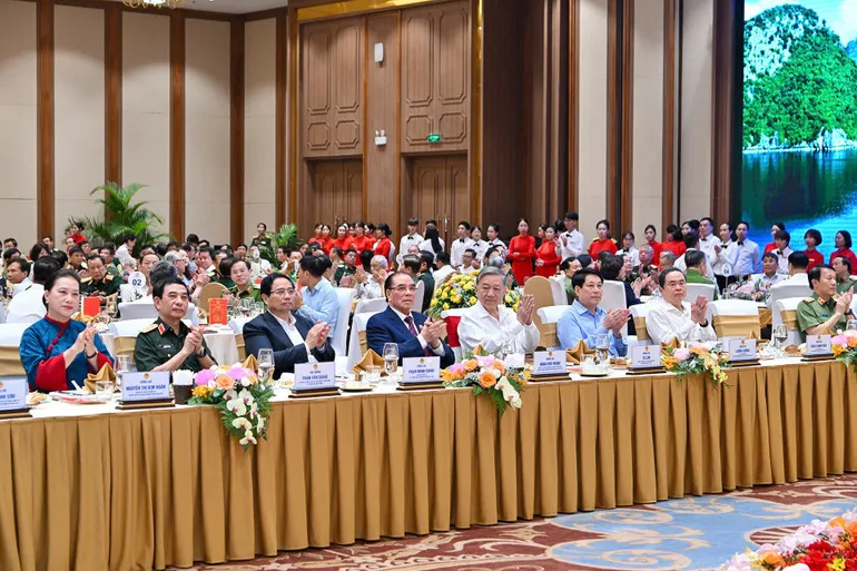Tổng Bí thư Tô Lâm dự gặp mặt đại biểu Bộ Quốc phòng, Bộ Công an và Bộ Ngoại giao- Ảnh 1.