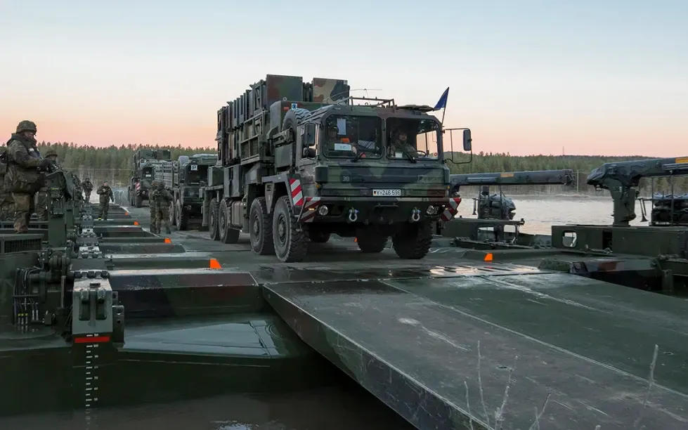 Bệ phóng Patriot của Đức vượt sông trong diễn tập tại Na Uy tháng 10/2018 (Ảnh: Heer) Bệ phóng Patriot của Đức vượt sông trong diễn tập tại Na Uy tháng 10/2018 (Ảnh: Heer)