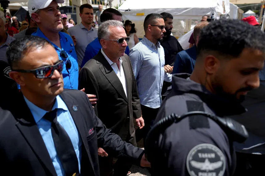 Biểu tình lớn ở Tel Aviv (Israel) kêu gọi chấm dứt xung đột Gaza - Ảnh 1.