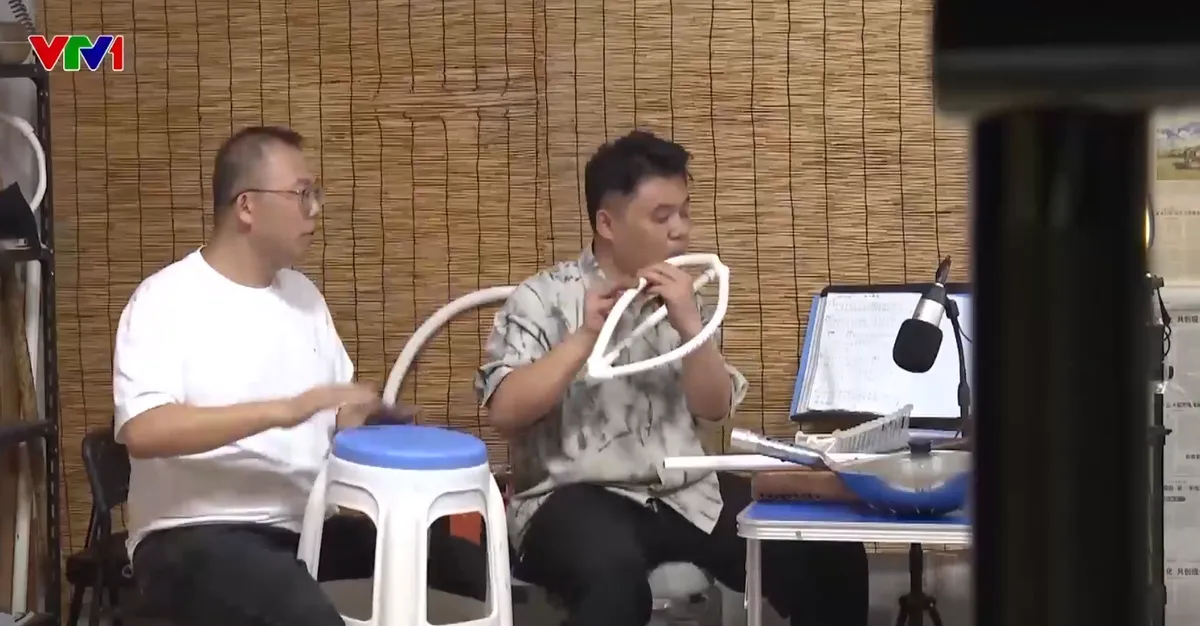 Biến vật dụng thường ng&agrave;y th&agrave;nh nhạc cụ- Ảnh 1.