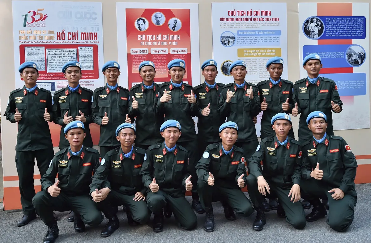 Lực lượng diễu binh, diễu hành A80 dâng hương Chủ tịch Hồ Chí Minh - Ảnh 1.