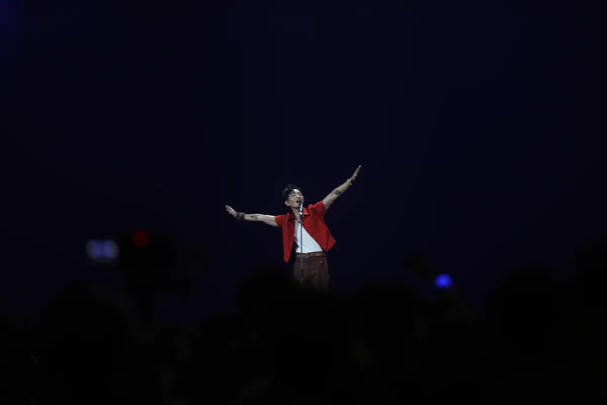 Hoàng Dũng bùng cháy trong concert "Xoay tròn", kỷ niệm 10 năm ca hát - Ảnh 1.