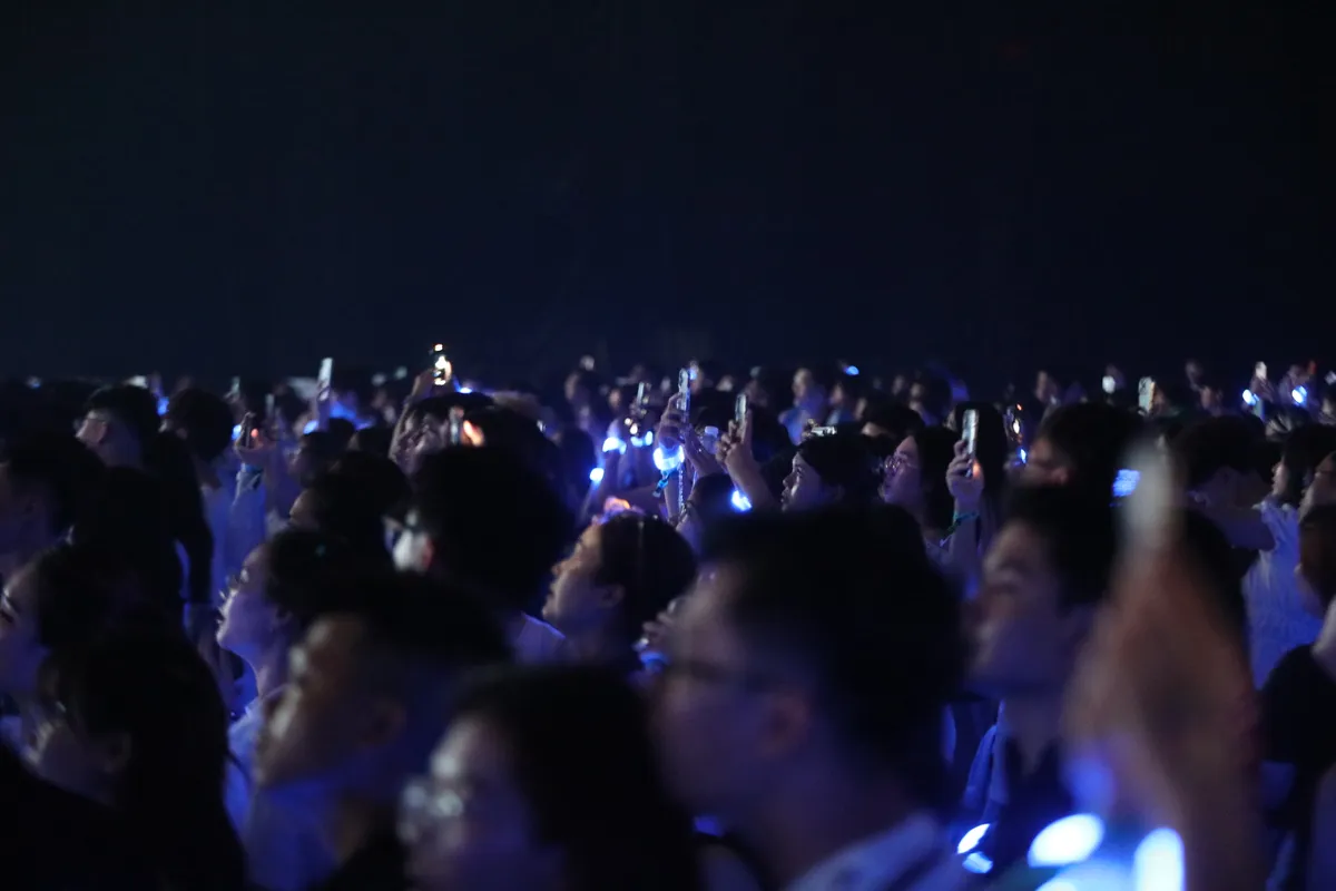 Hoàng Dũng bùng cháy trong concert "Xoay tròn", kỷ niệm 10 năm ca hát - Ảnh 12.
