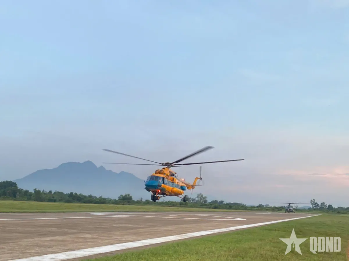 Bộ Quốc phòng điều 3 trực thăng cứu trợ khẩn cấp vùng lũ Điện Biên - Ảnh 1.