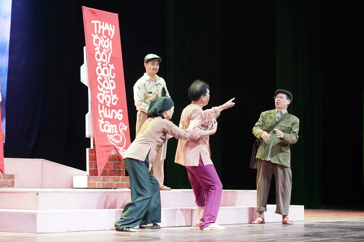 Hai đêm diễn Bệnh sĩ “cháy vé”: Khi sân khấu chạm vào người trẻ  - Ảnh 3.