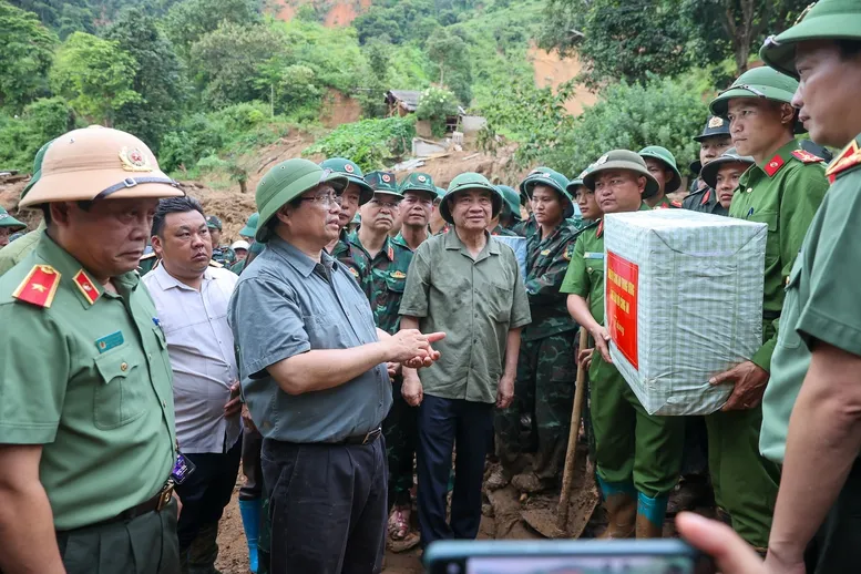 Thủ tướng: Hỗ trợ 200 tỷ đồng, yêu cầu Điện Biên khẩn trương xây dựng gần 80 căn nhà thiệt hại hoàn toàn - Ảnh 4.