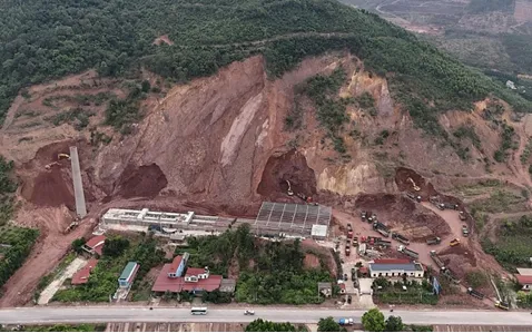 Dự án “Đầu tư xây dựng Nhà máy gạch tuynel Bình Minh” tại tổ dân phố Ải, phường Phượng Sơn đang được chủ đầu tư triển khai xây dựng.