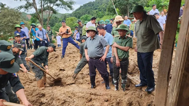 Thủ tướng: Hỗ trợ 200 tỷ đồng, yêu cầu Điện Biên khẩn trương xây dựng gần 80 căn nhà thiệt hại hoàn toàn - Ảnh 3.