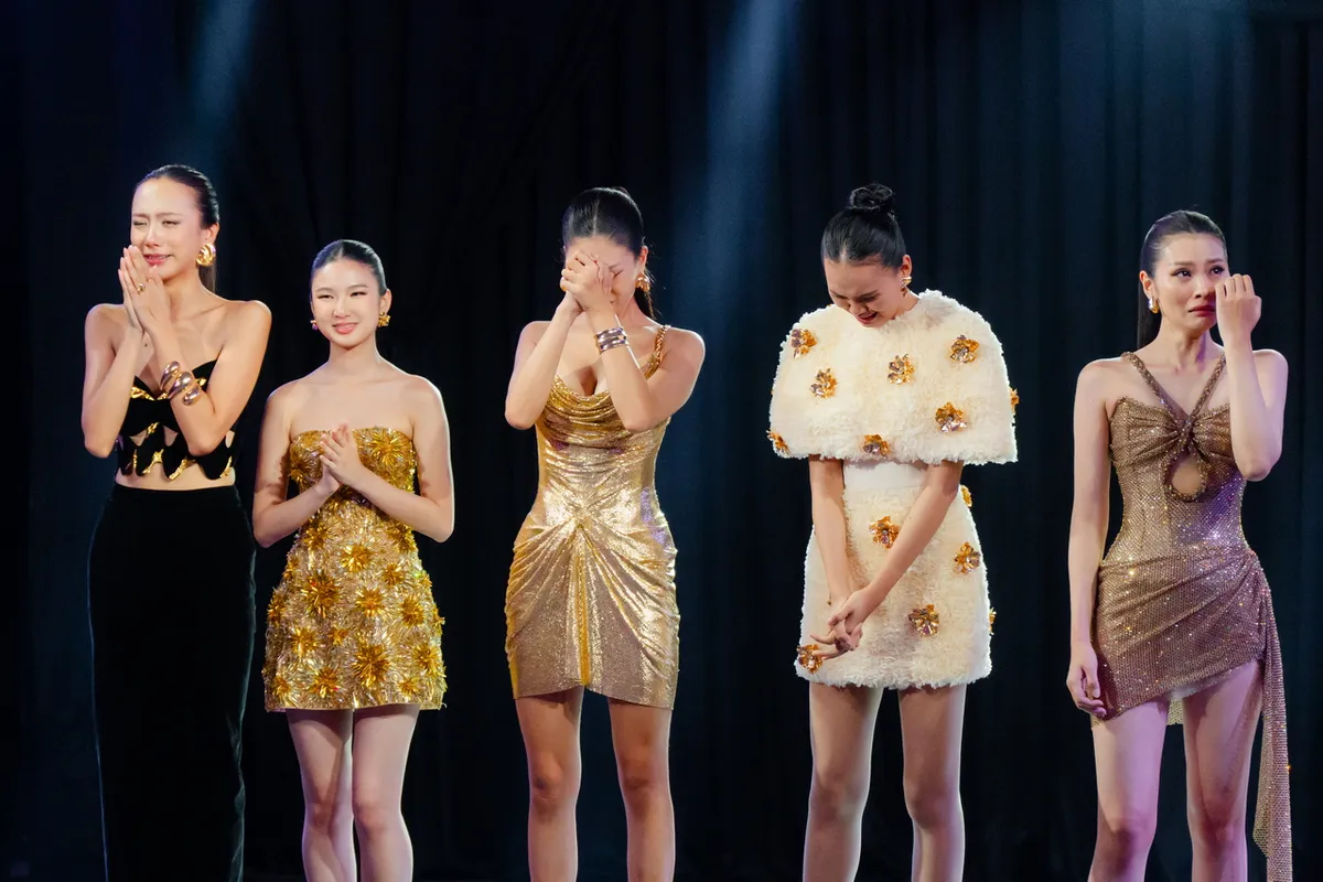 Vietnam's Next Top Model - Tập 1: Thử thách chụp hình trên không đưa 5 thí sinh tới nguy cơ bị loại - Ảnh 5.