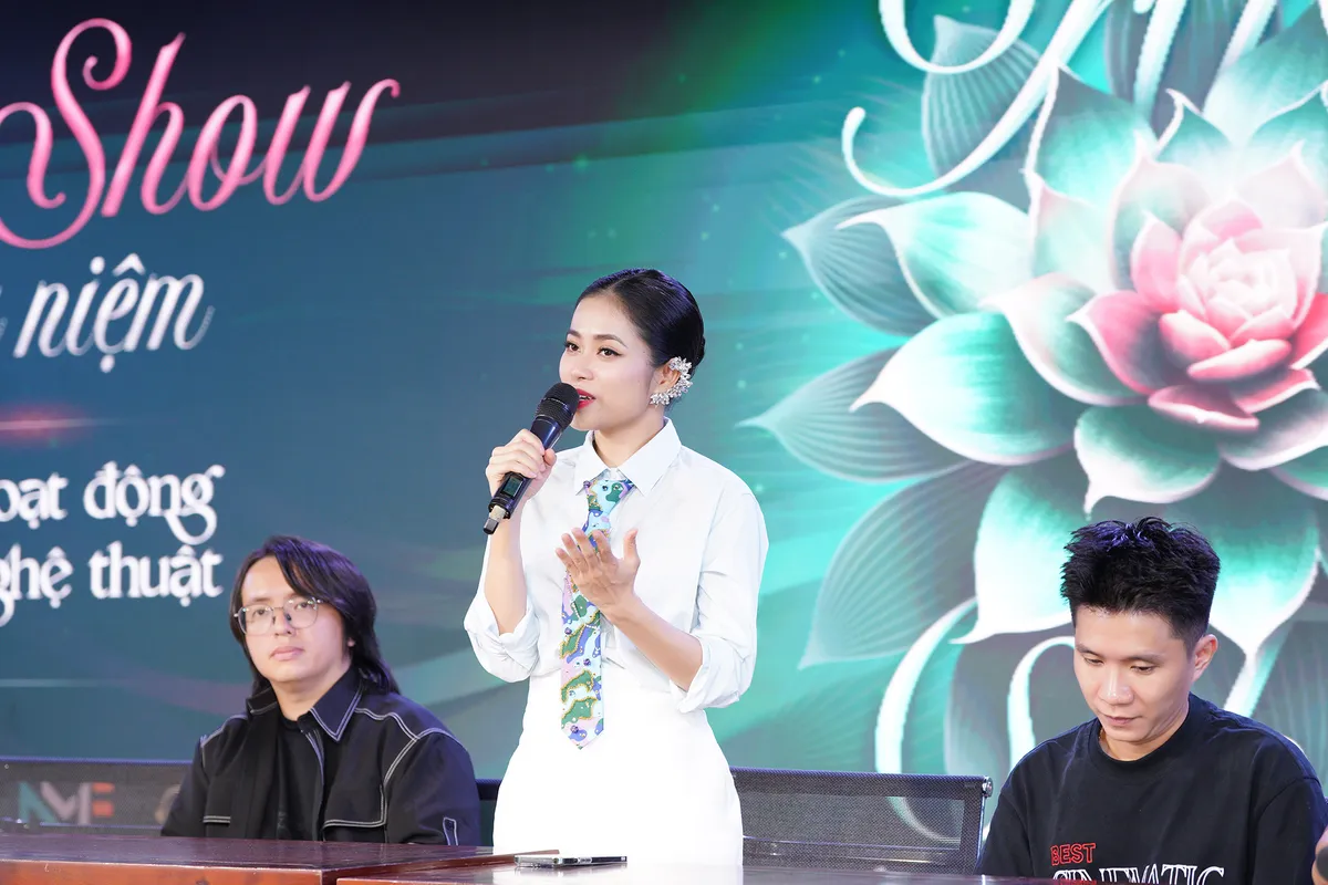 Quán quân Sao mai Hoàng Hồng Ngọc và hành trình 15 năm của "Bông hoa ánh thép" - Ảnh 2.