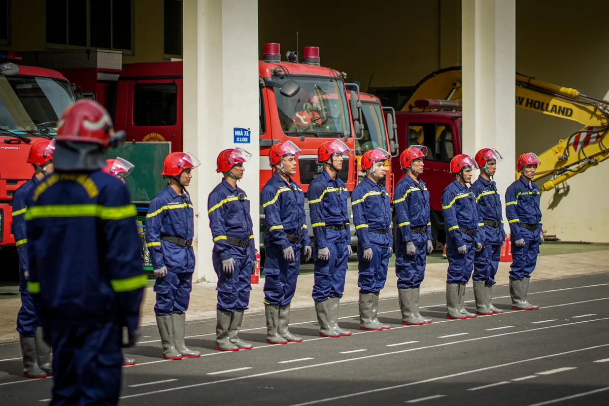Chiến sĩ quả cảm - Tập 2: Diễn tiểu phẩm quá đà, nhiều nghệ sĩ bị phạt - Ảnh 2.