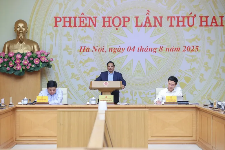 Thủ tướng: Đến năm 2027 phải thiết kế, chế tạo, kiểm thử một số chip bán dẫn  - Ảnh 1.