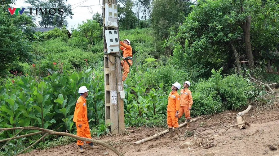 Điện lực Điện Bi&ecirc;n: Vượt kh&oacute; trong điều kiện thử th&aacute;ch lớn, cấp điện an to&agrave;n cho người d&acirc;n sau mưa lũ - Ảnh 8.
