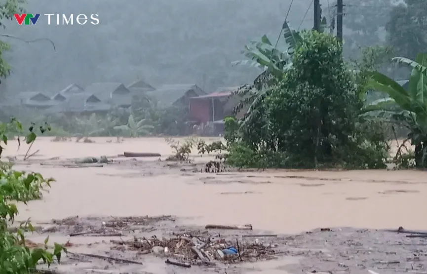 Điện lực Điện Bi&ecirc;n: Vượt kh&oacute; trong điều kiện thử th&aacute;ch lớn, cấp điện an to&agrave;n cho người d&acirc;n sau mưa lũ - Ảnh 1.