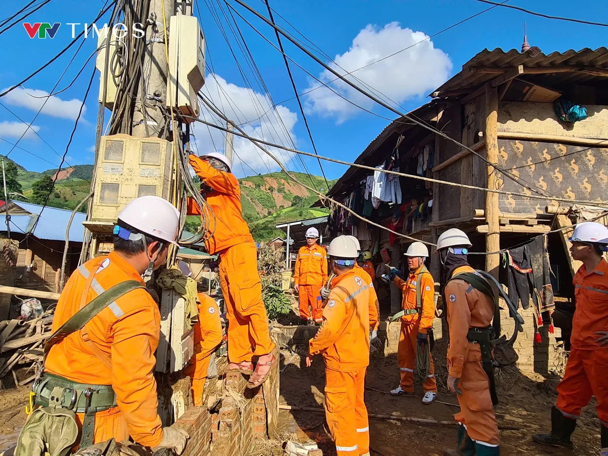 Điện lực Điện Bi&ecirc;n: Vượt kh&oacute; trong điều kiện thử th&aacute;ch lớn, cấp điện an to&agrave;n cho người d&acirc;n sau mưa lũ - Ảnh 5.