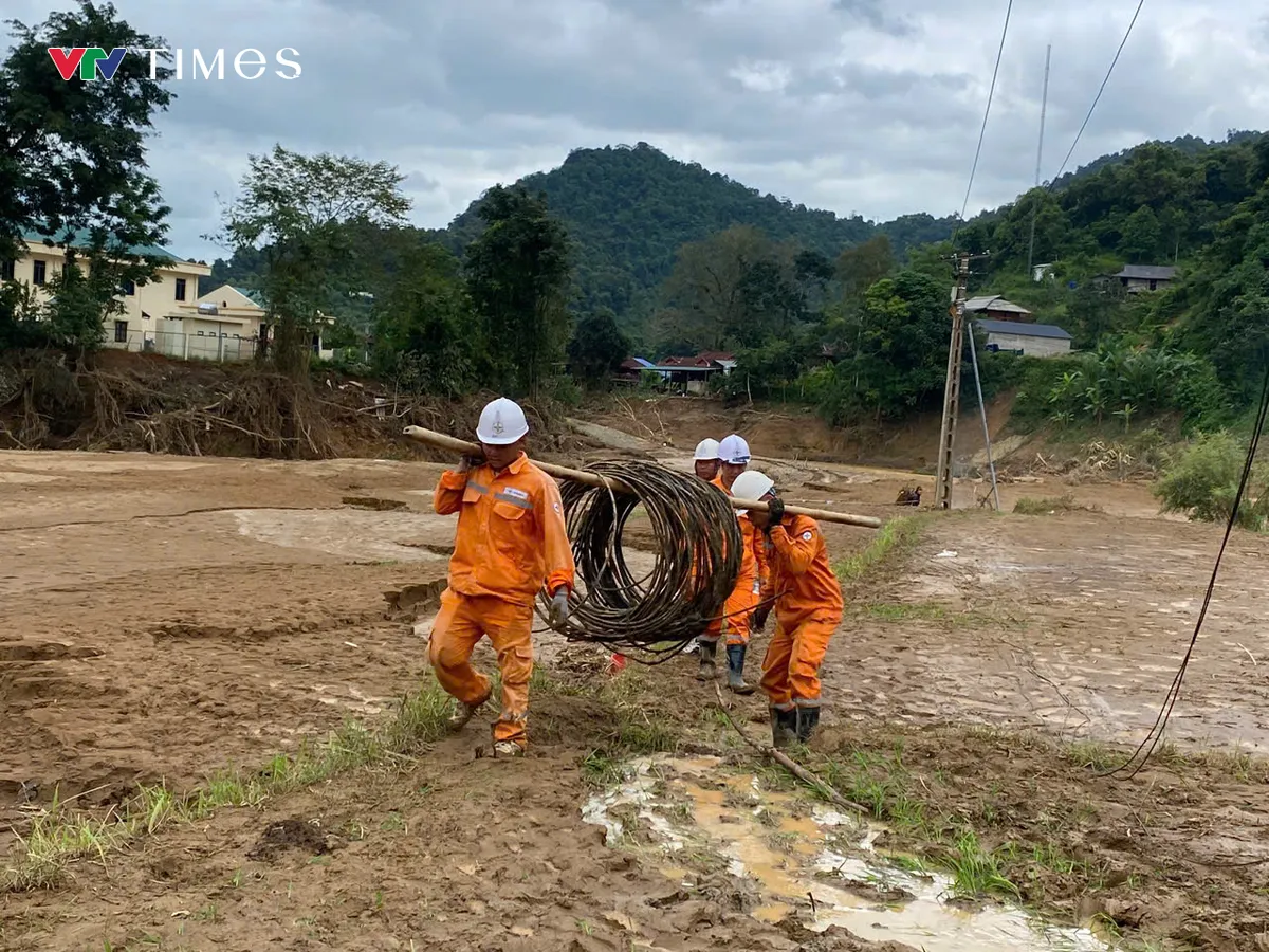 Điện lực Điện Bi&ecirc;n: Vượt kh&oacute; trong điều kiện thử th&aacute;ch lớn, cấp điện an to&agrave;n cho người d&acirc;n sau mưa lũ - Ảnh 3.