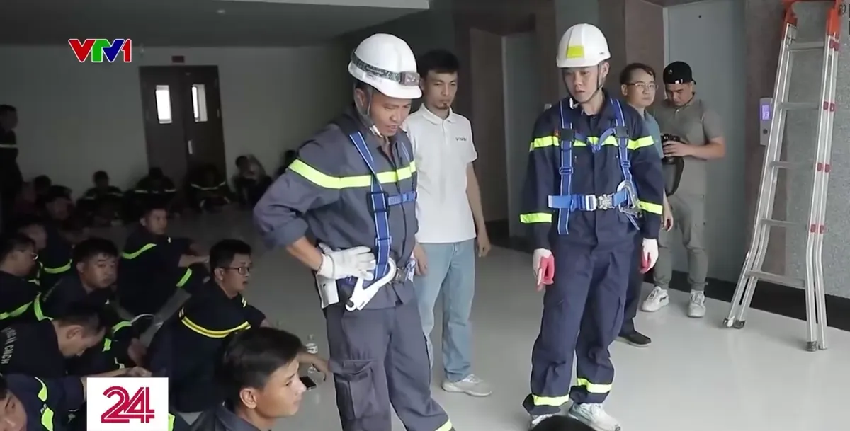 Lớp học đặc biệt: Sẵn sàng ứng phó sự cố thang máy - Ảnh 3.