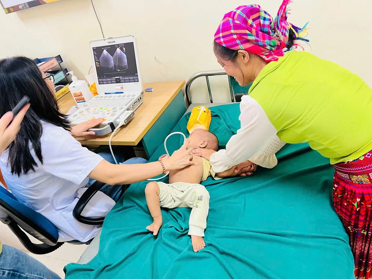 Chắp cánh hy vọng đến với trẻ em mắc tim bẩm sinh tại Tuyên Quang - Ảnh 10.