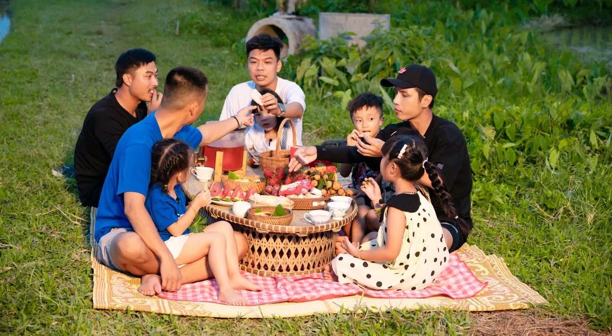 Bố ơi, mình đi đâu thế - Tập 12: Picnic ruộng đồng 'cực chill', Neko Lê và con gái phối hợp giành chiến thắng- Ảnh 1.