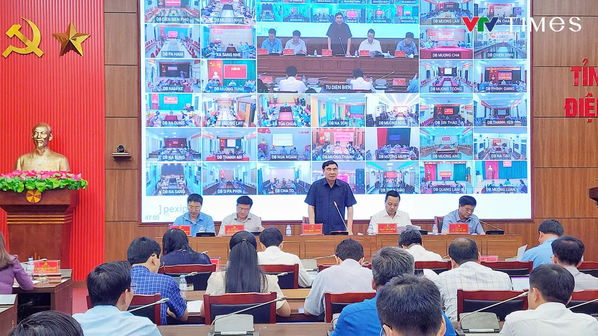 Điện Bi&ecirc;n họp khẩn trong đ&ecirc;m đặt mục ti&ecirc;u x&oacute;a nh&agrave; dột n&aacute;t trước 31/8 - Ảnh 1.