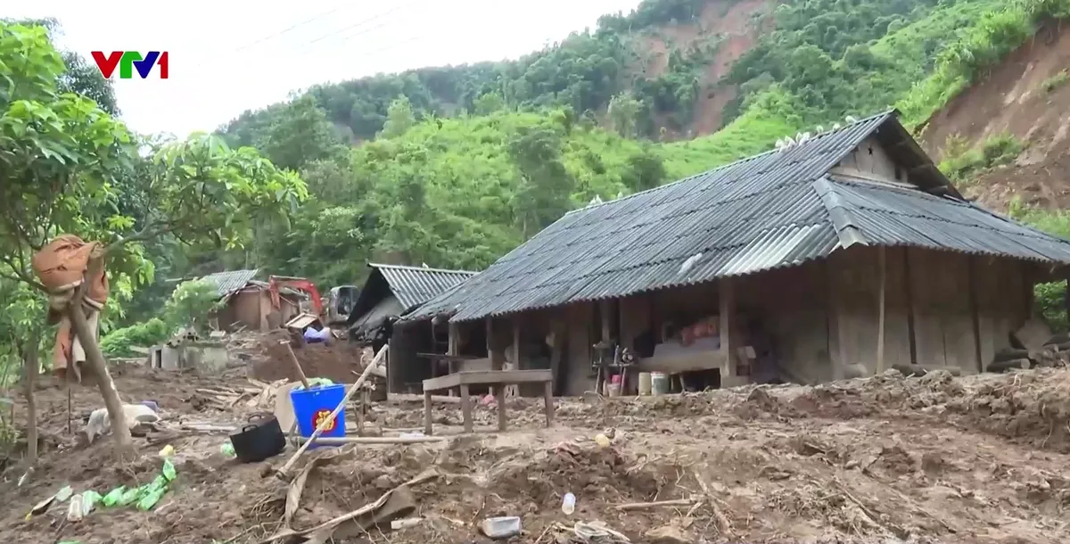 Xa Dung tập trung xử lý môi trường sau lũ - Ảnh 2.